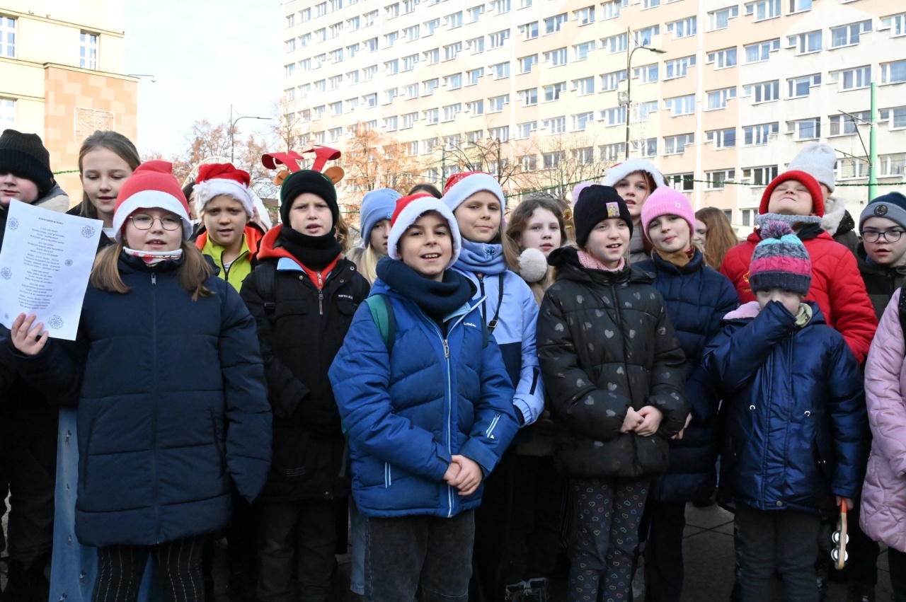 Świąteczne śpiewanie na rynku w Nowym Bytomiu 18