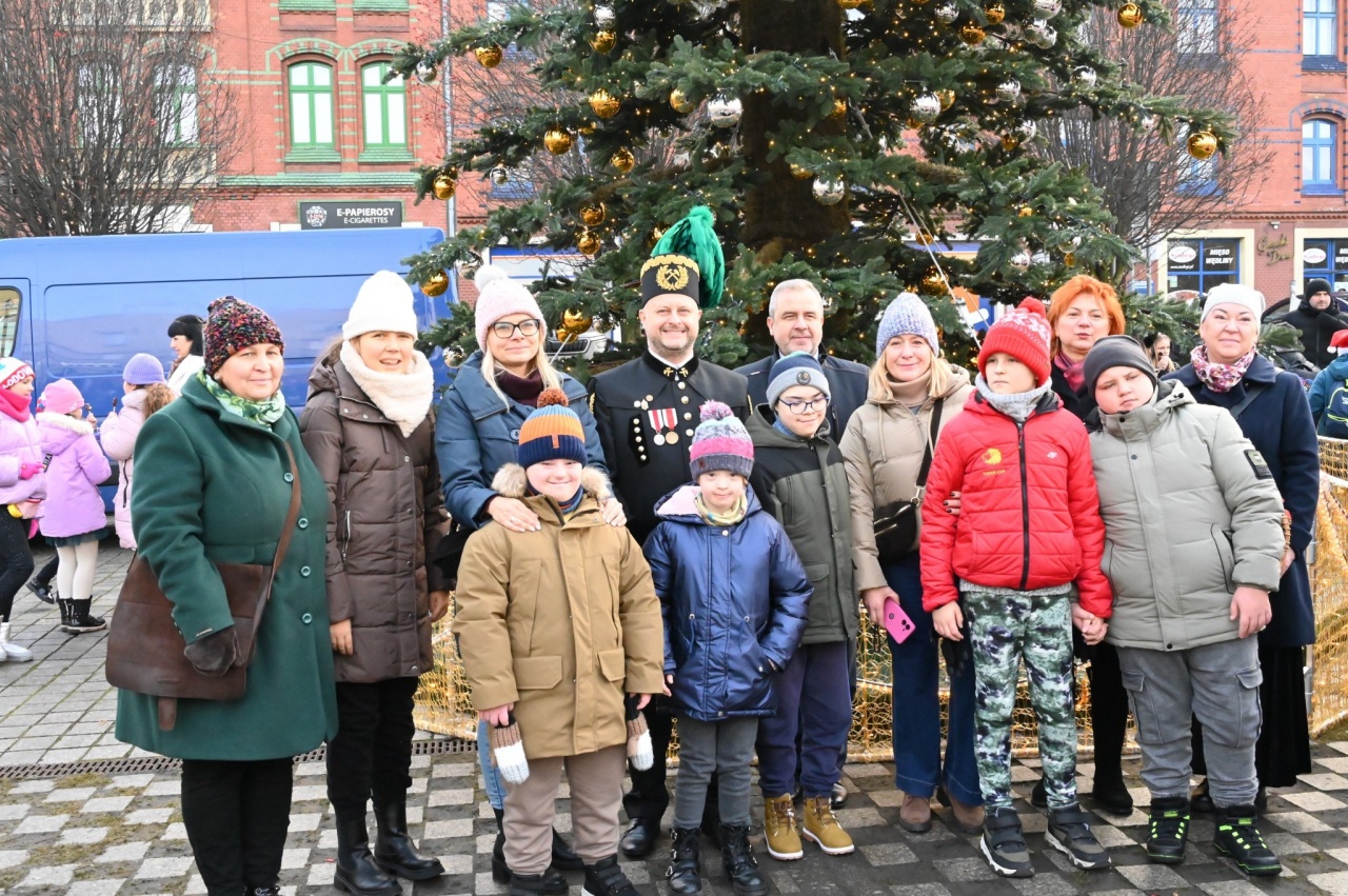 Świąteczne śpiewanie na rynku w Nowym Bytomiu 22