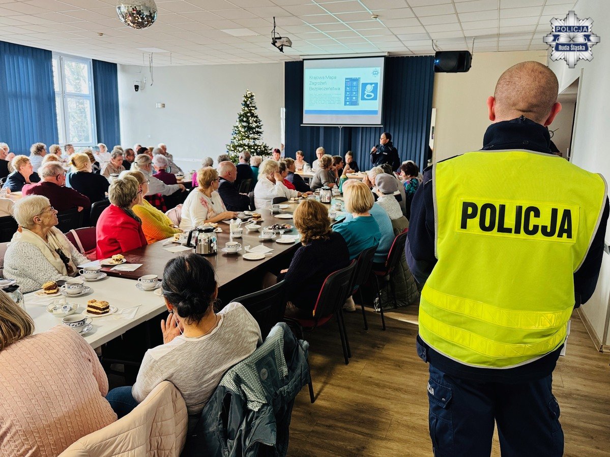 Rudzcy policjanci przypominają seniorom zasady bezpieczeństwa na co dzień