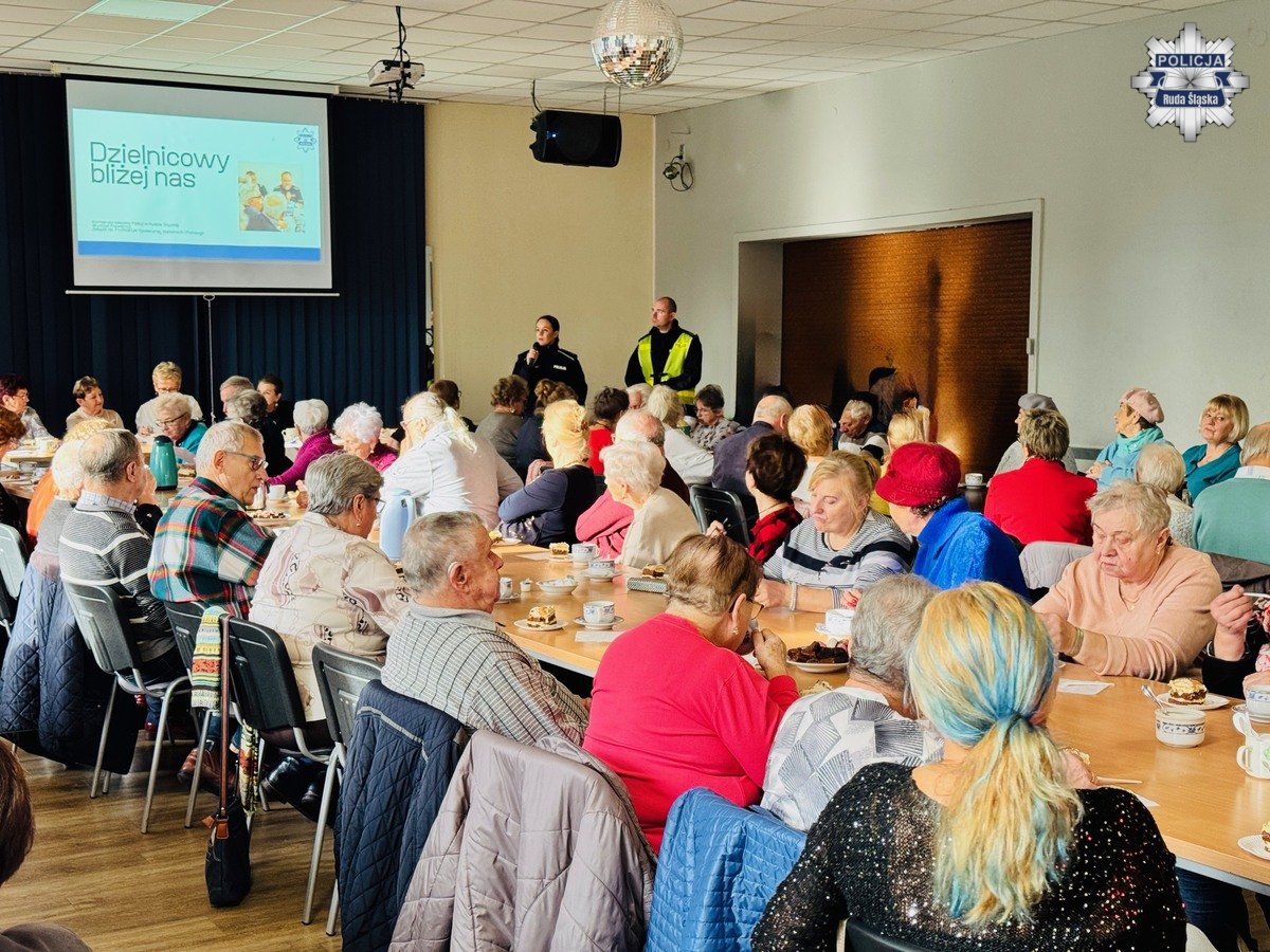 Rudzcy policjanci przypominają seniorom, jak dbać o siebie na co dzień