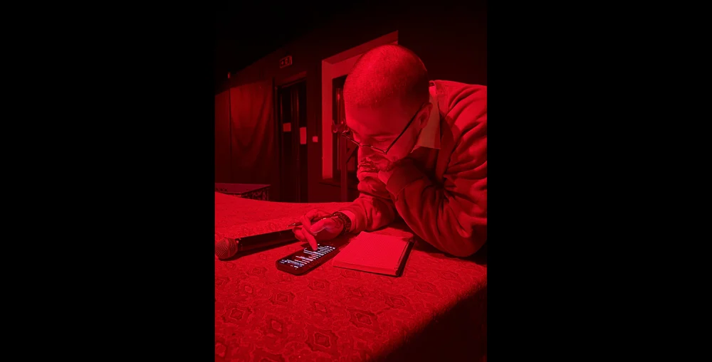 Pół żartem, pół serio – rozmowa z Michałem Szczęsnym, stand-uperem