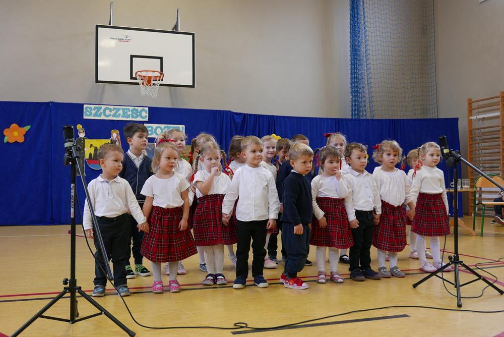 Śląska tradycja na akademii dla górników w SP 9 Orzesze Zgoniu