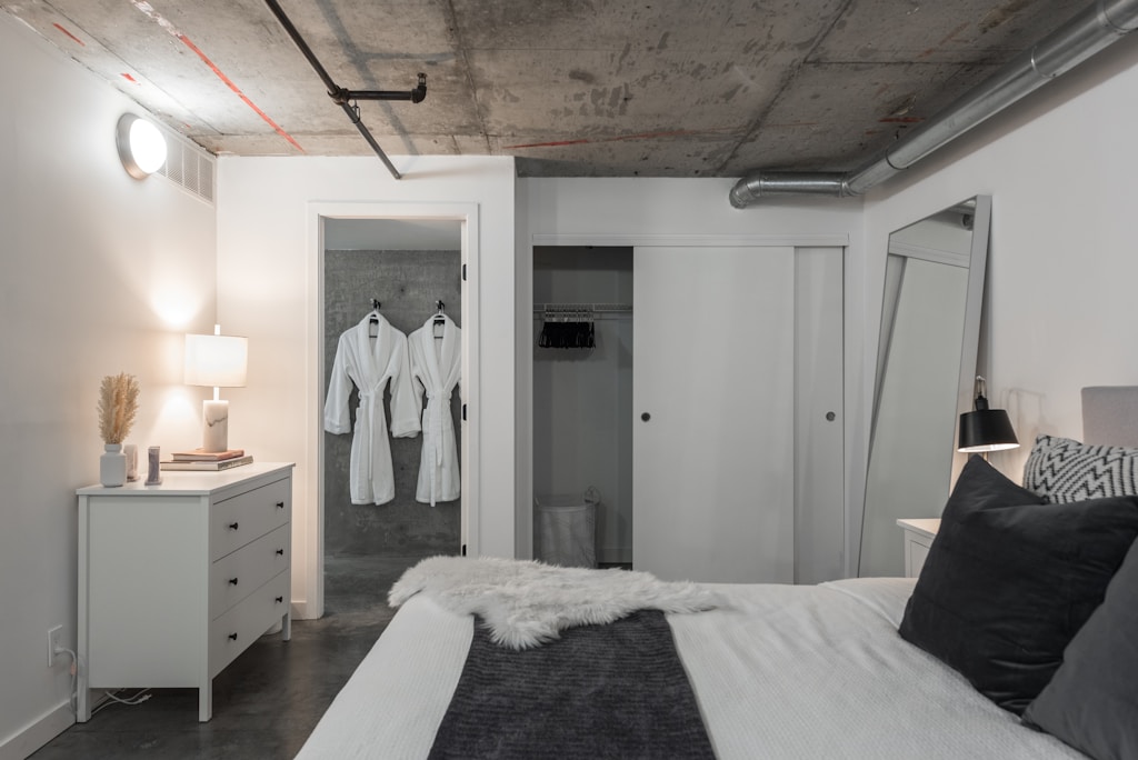 Jakie łóżko wybrać do przytulnej, lecz nowoczesnej sypialni?