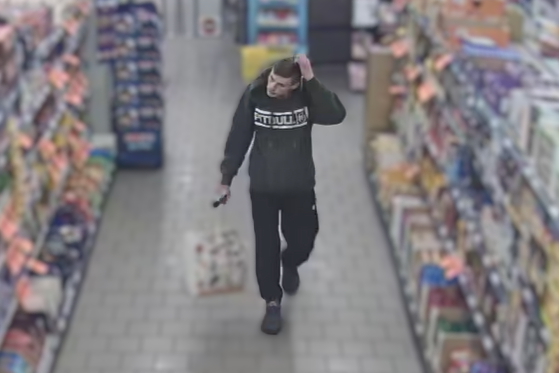 Policja z Katowic publikuje wizerunek podejrzanego o kradzież. Rozpoznajesz?