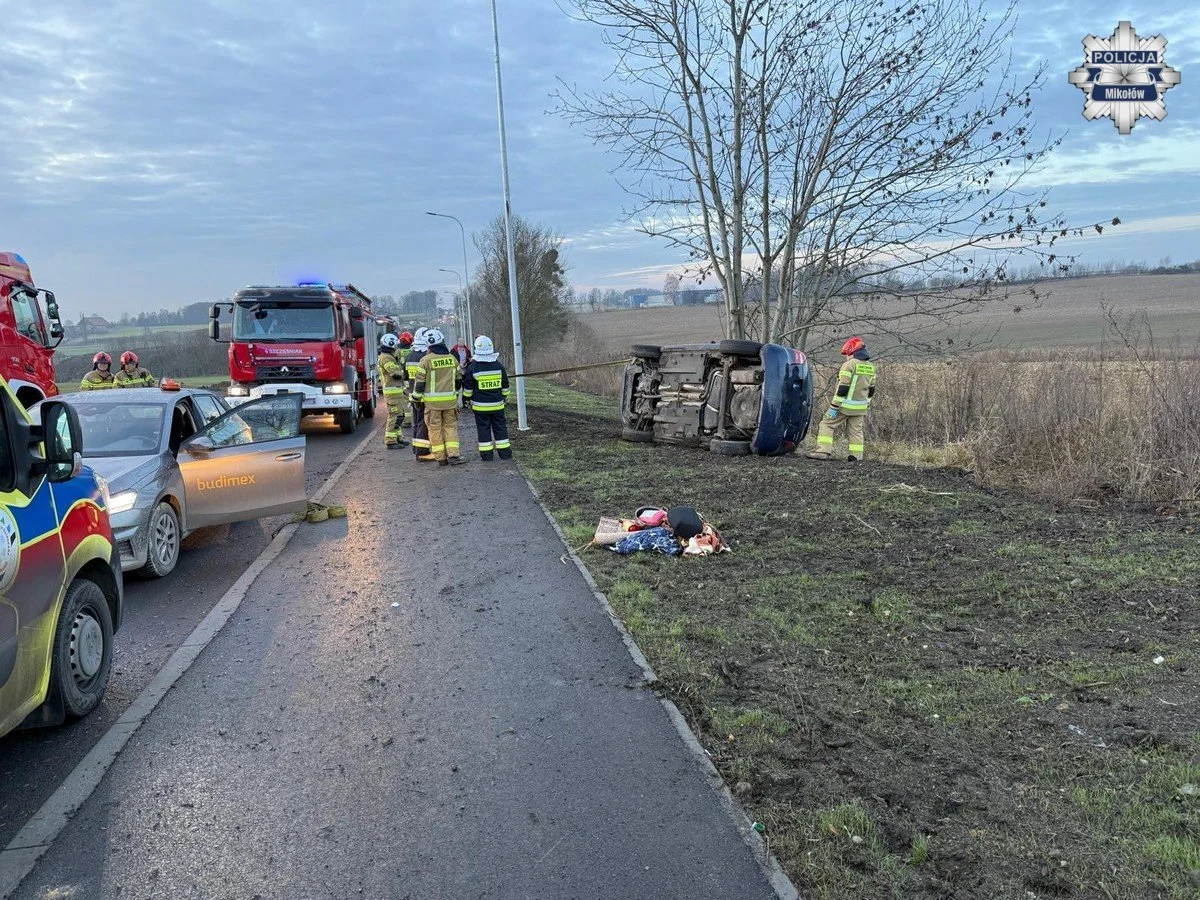 Intensywny poranek na drogach powiatu mikołowskiego – trzy zdarzenia drogowe