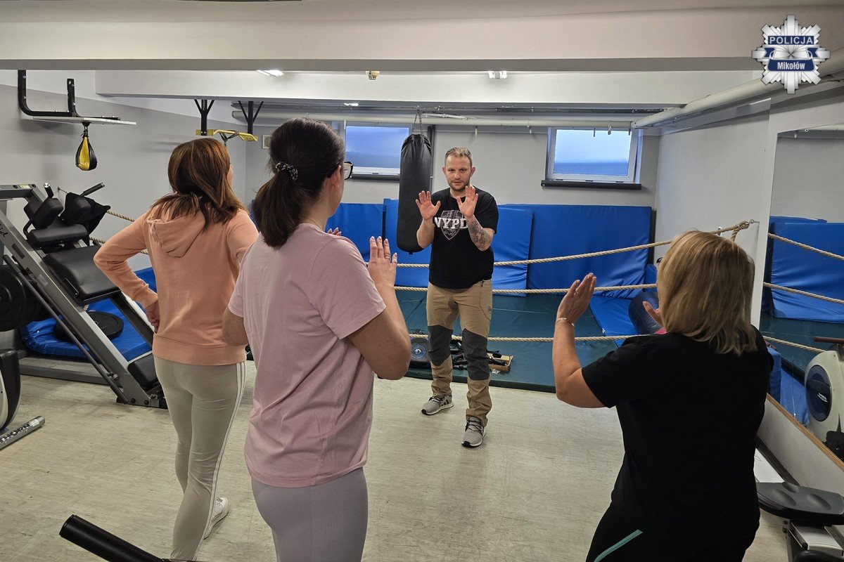 Samoobrona dla kobiet w Komendzie Powiatowej Policji w Mikołowie