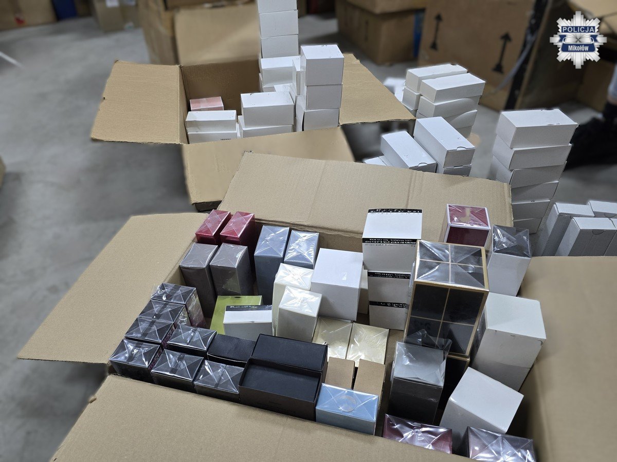 Podrobione perfumy nie trafią na rynek. Policja zabezpieczyła towar o szacunkowej wartości 8 mln zł