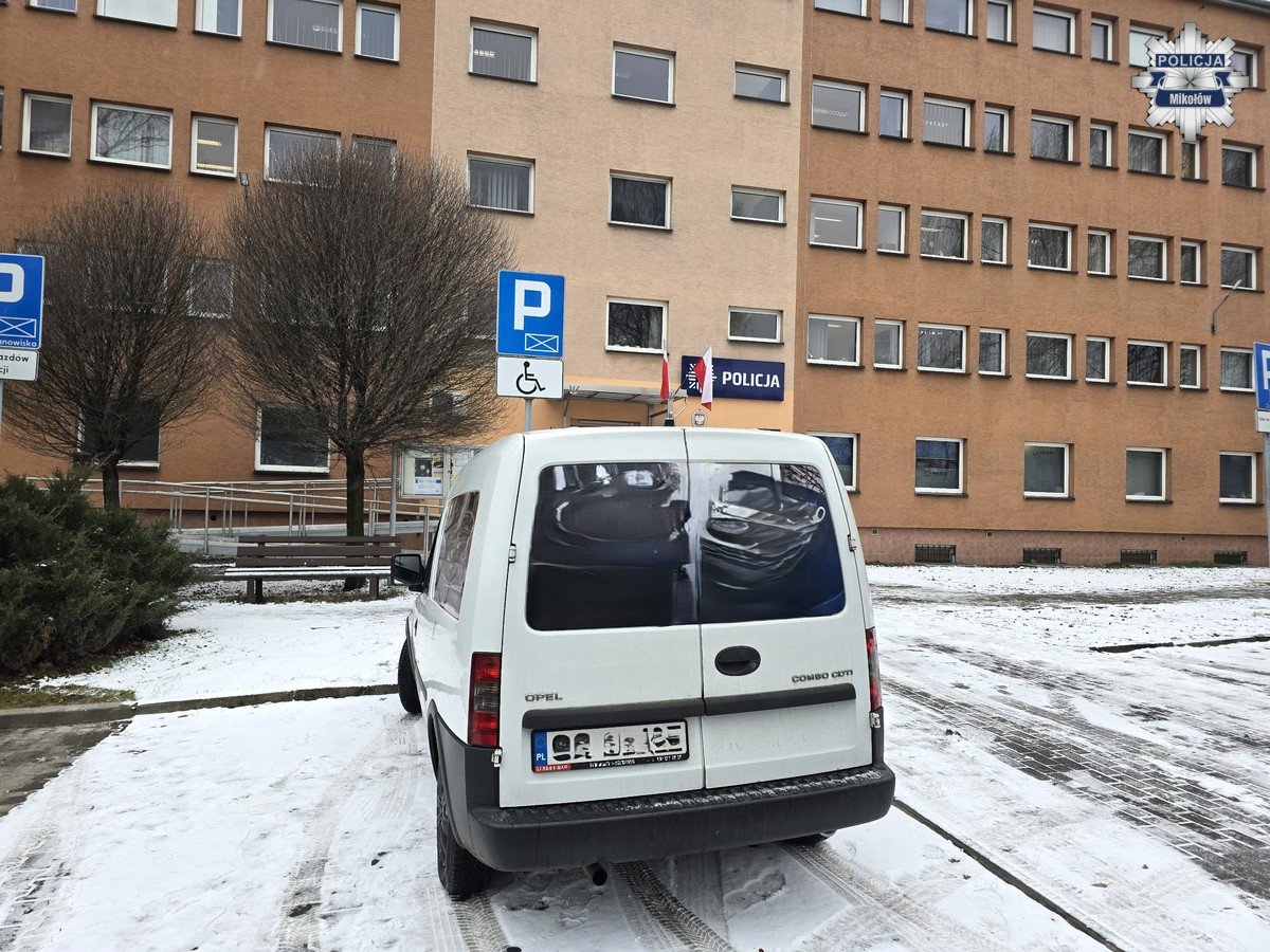 Zakaz za kółkiem nie przeszkodził. 60-latek mimo zakazu przyjechał autem na przesłuchanie