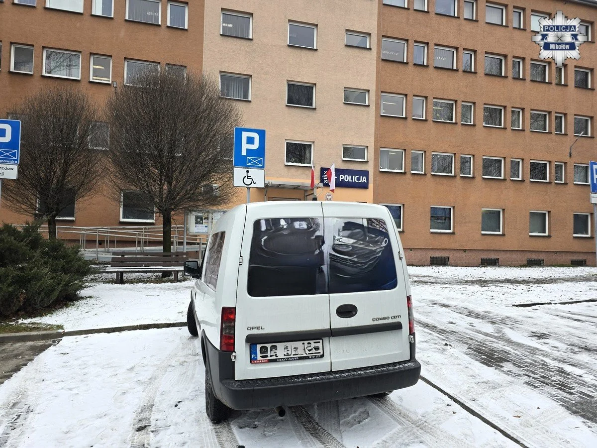 Zakaz za kółkiem nie przeszkodził. 60-latek mimo zakazu przyjechał autem na przesłuchanie