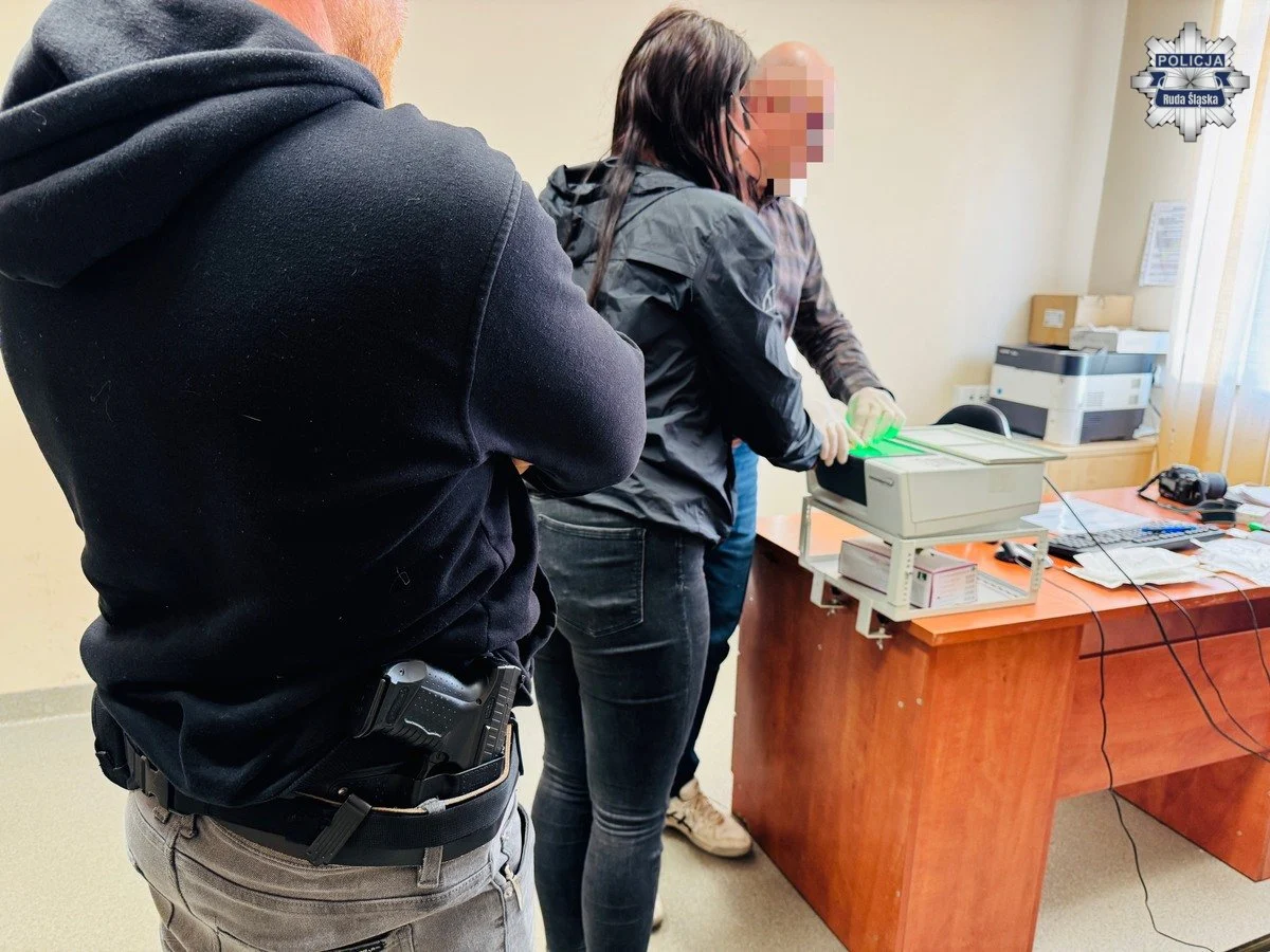 Brutalne pobicie w Rudzie Śląskiej. Nastolatki zaatakowały dwoje przechodniów na ulicy Solidarności / fot. KMP Ruda Śląska