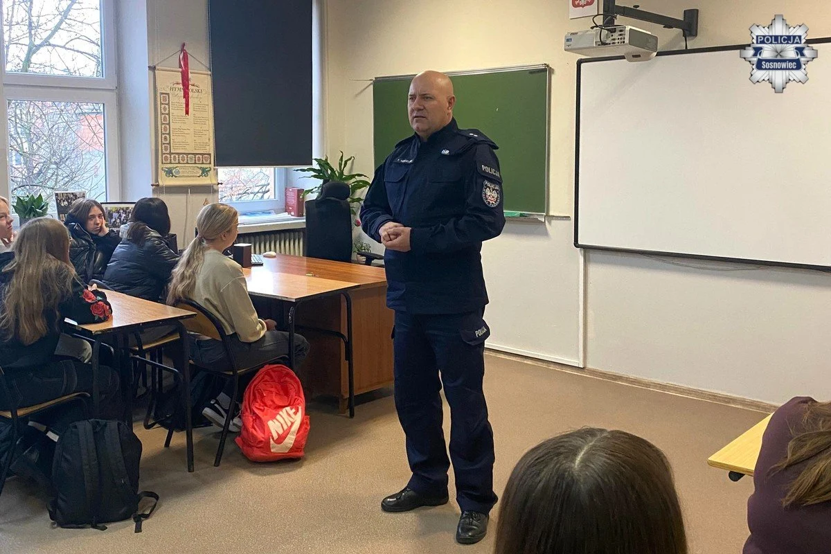 Profilaktyk z sosnowieckiej komendy spotkał się z uczniami Technikum nr 7