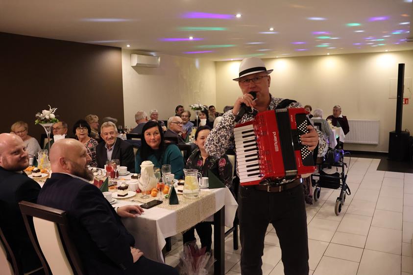 Dzień Seniora w Zazdrości: Wspólne świętowanie i podziękowania dla seniorów