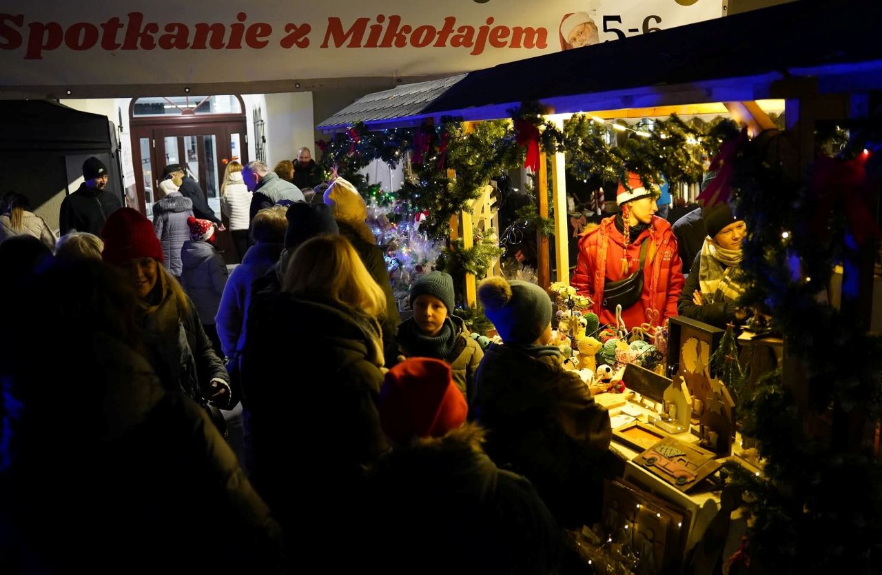 Łaziski Jarmark Świąteczny 2025 – dwa dni magii przed MBP w Łaziskach Górnych