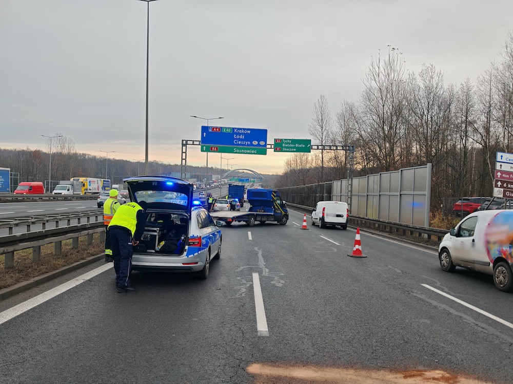 Katowice: kolizja na A4 przy zjeździe na Tychy. Ruch już przywrócony