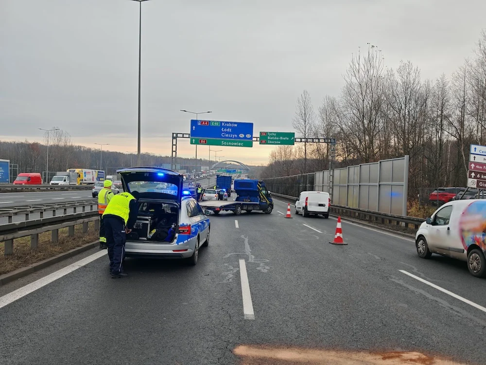 Katowice: kolizja na A4 przy zjeździe na Tychy. Ruch już przywrócony