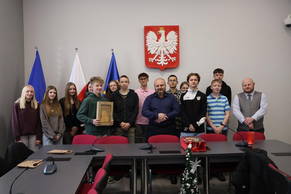 Uczniowie z SP nr 1 w Orzeszu spotkali się z władzami miasta