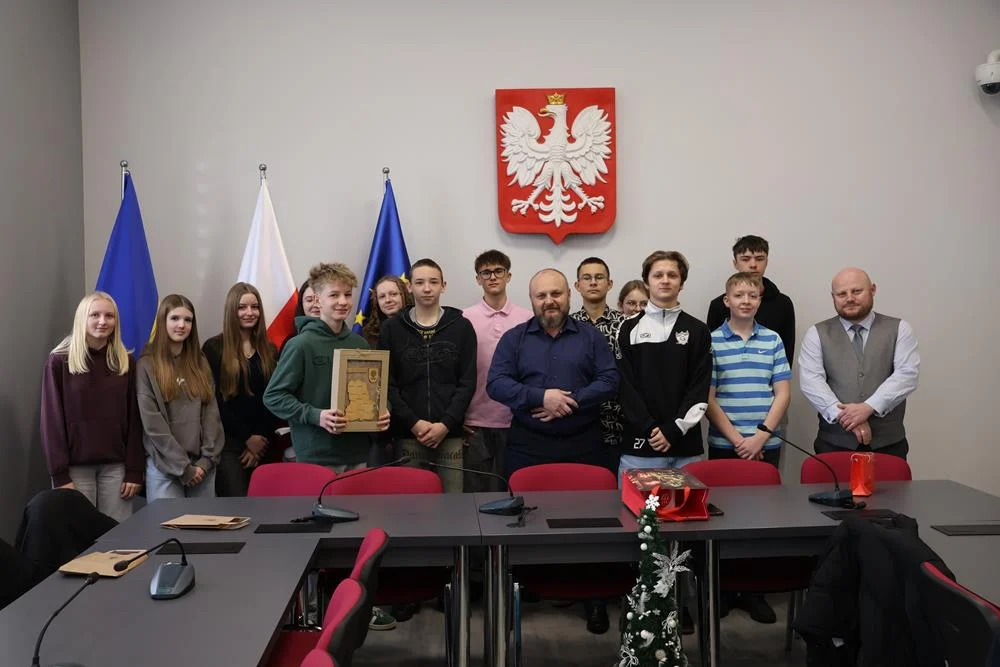 Uczniowie z SP nr 1 w Orzeszu spotkali się z władzami miasta