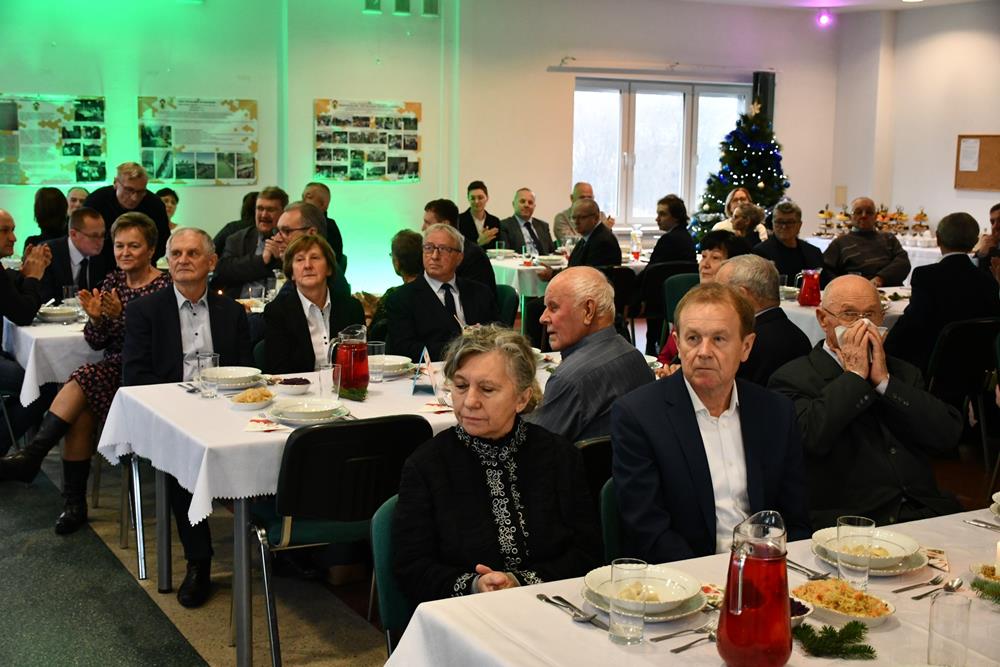 597801544_122194517132329281_8735299954348245271_n