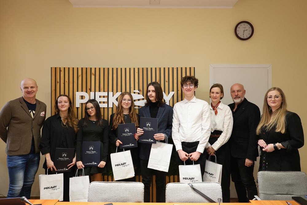 Stypendyści Prezesa Rady Ministrów i Miasta Piekary Śląskie uhonorowani w Urzędzie