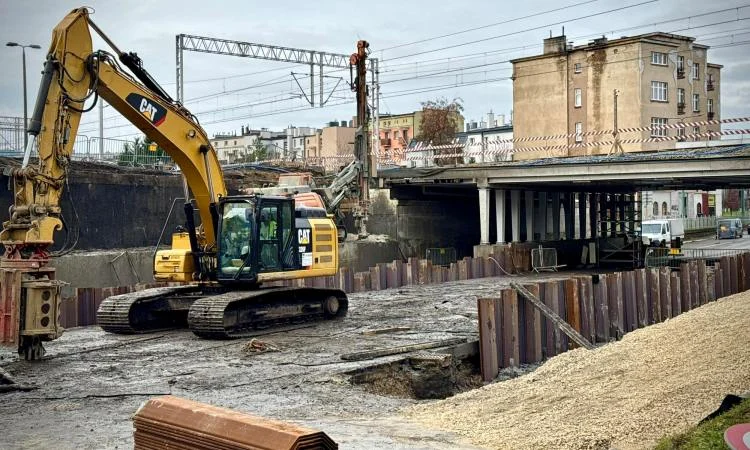 Wraca ruch pod wiaduktem kolejowym przy ul. Piłsudskiego