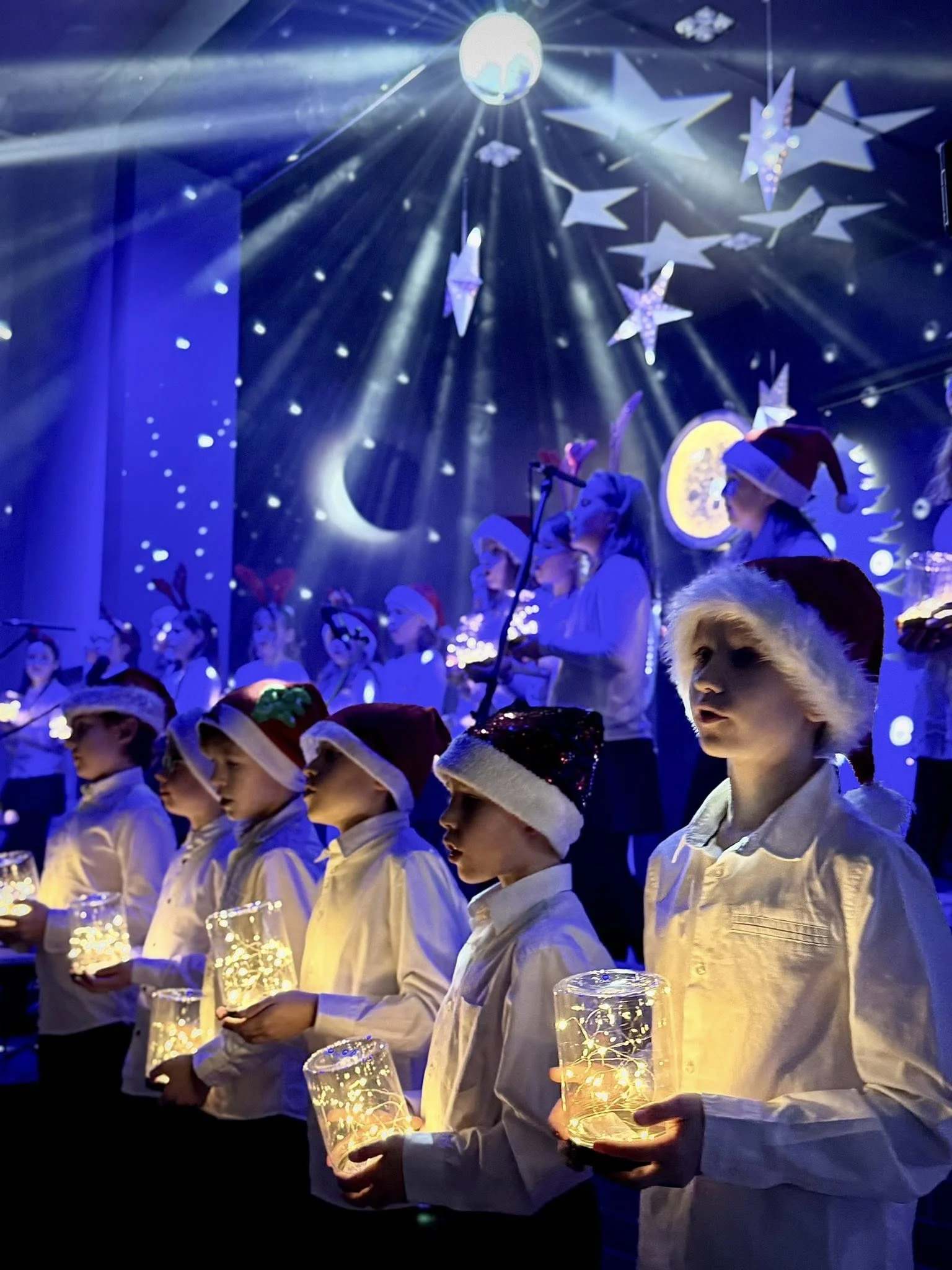 Świąteczny koncert uczniów klas IV i V w Zabrzu – magię świąt poczuł każdy [FOTO]