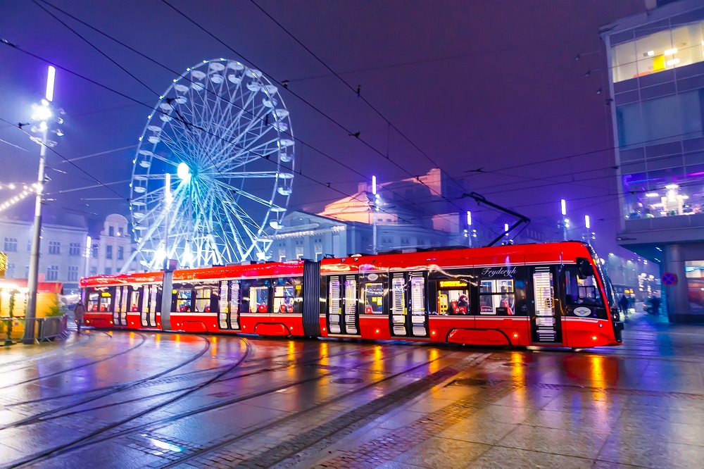 Jak kursują autobusy i tramwaje w okresie Świąt? Sprawdź zmiany w komunikacji miejskiej