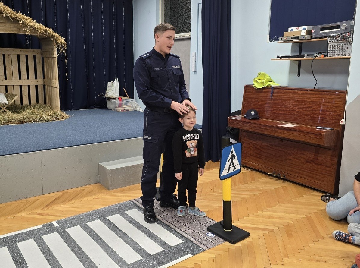 Bezpieczeństwo od najmłodszych lat – spotkanie świętochłowickich policjantów z przedszkolakami