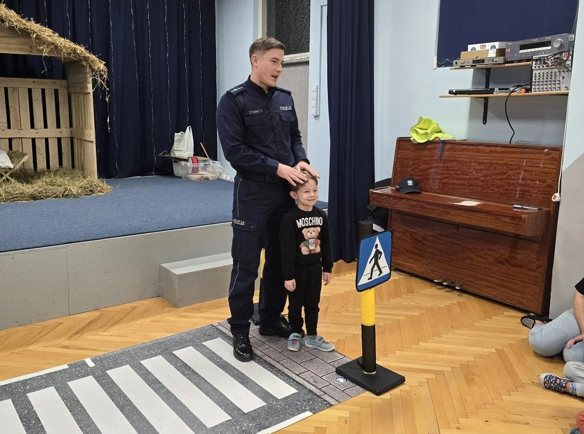 Bezpieczeństwo od najmłodszych lat – spotkanie świętochłowickich policjantów z przedszkolakami