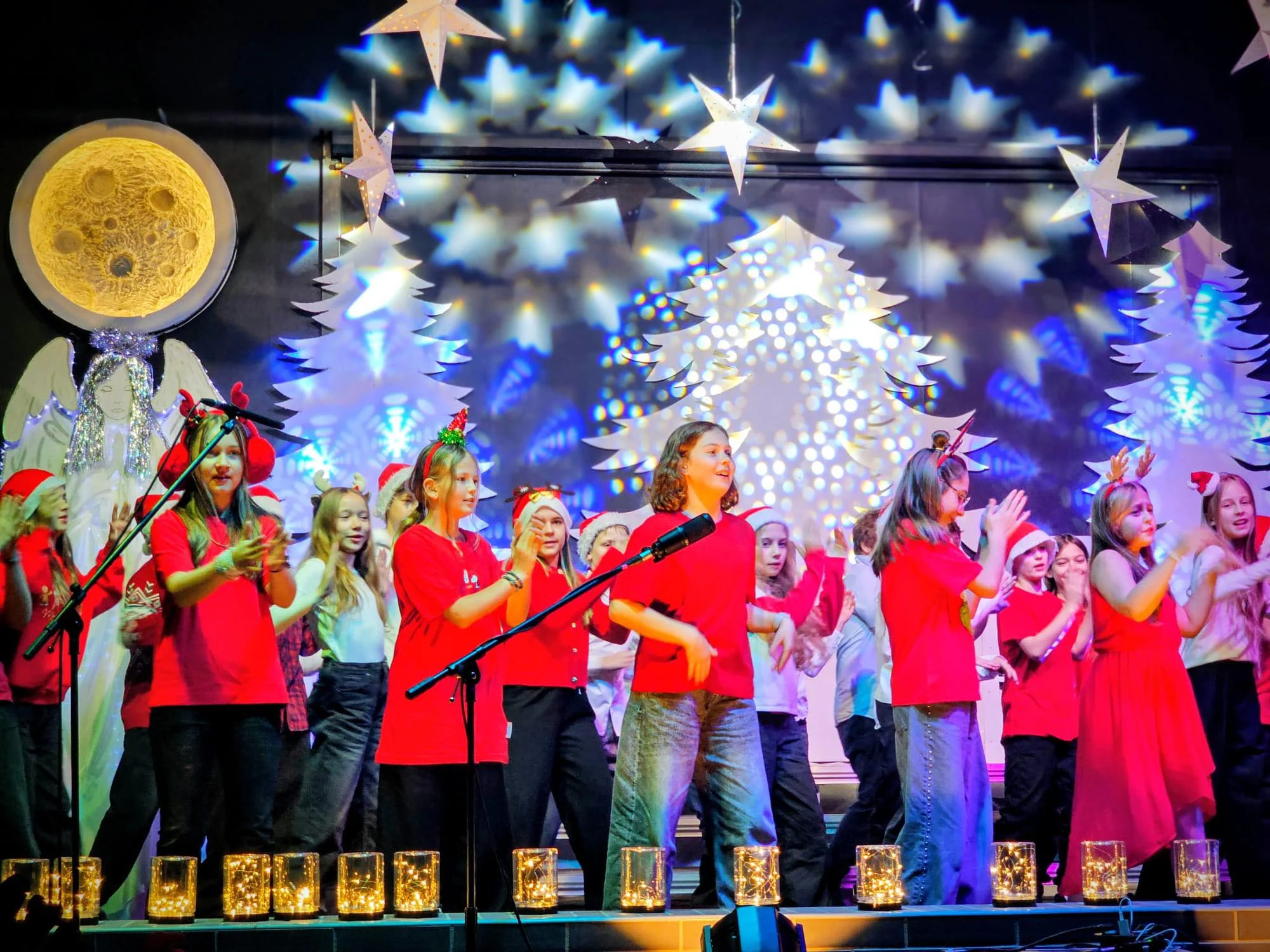 Świąteczny koncert uczniów klas IV i V w Zabrzu / fot. Szkoła Społeczna w Zabrzu