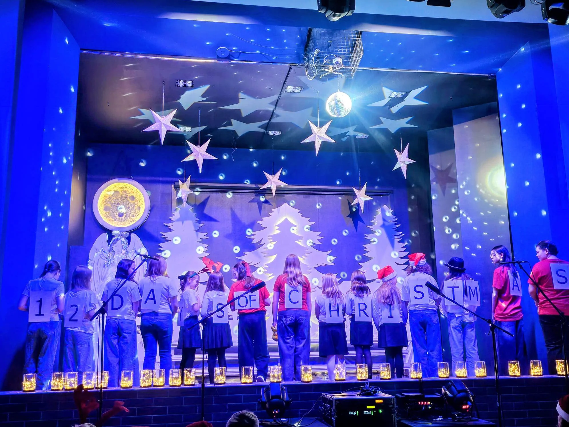 Świąteczny koncert uczniów klas IV i V w Zabrzu / fot. Szkoła Społeczna w Zabrzu