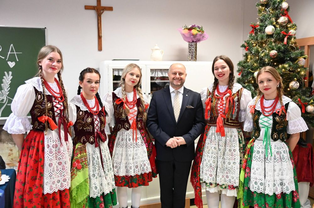 600300051_122233350332161828_1697055432985300442_n