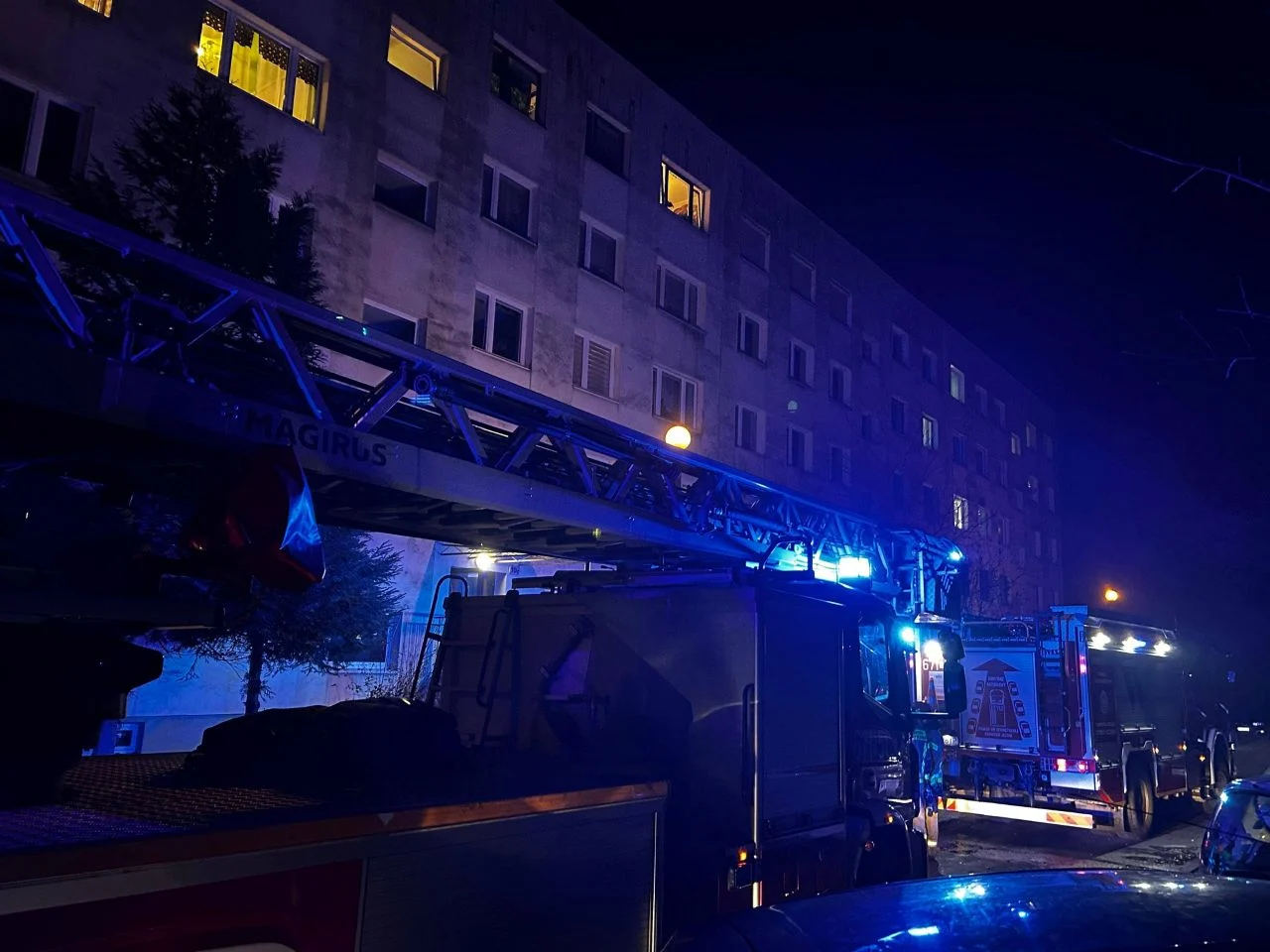 Pożar mieszkania w Zabrzu. Strażacy ewakuowali nieprzytomnego mężczyznę