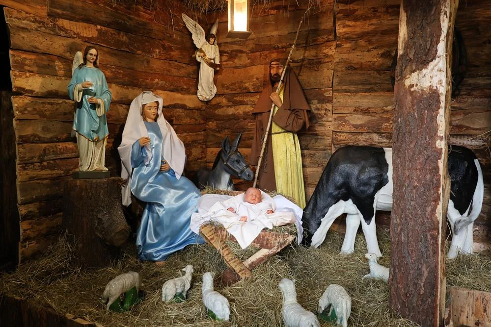 Świąteczne kolędowanie w Piekarskim Betlejem – Pasterki i otwarcie szopki w Piekarach