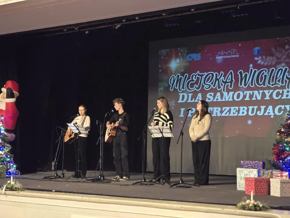 Wigilia dla samotnych w CKŚ: wspólna kolacja i świąteczna nadzieja w Świętochłowicach