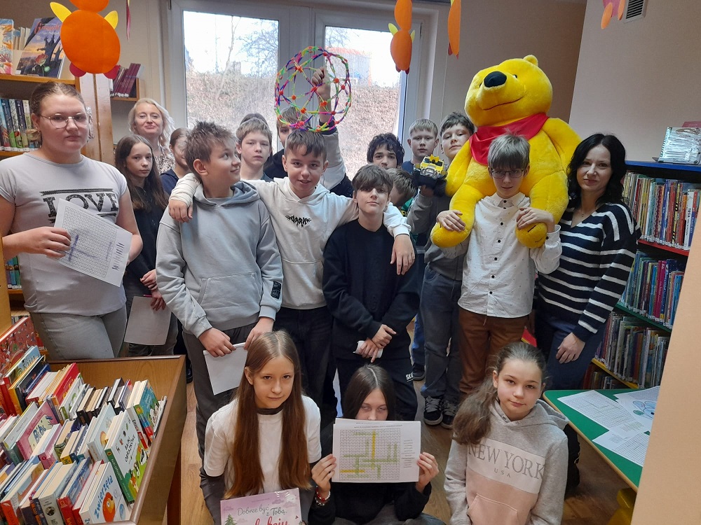 Szóstoklasiści ze Szkoły Podstawowej nr 2 w Orzeszu wzięli udział w akcji "Czytamy dla Pawełka"