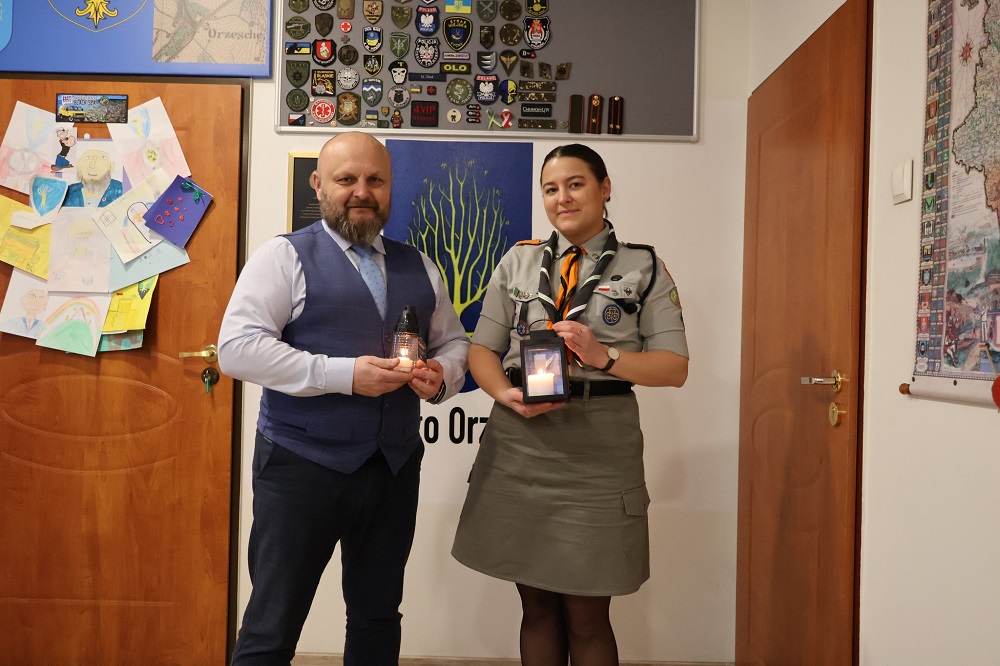 Betlejemskie Światło Pokoju dotarło do Urzędu Miejskiego w Orzeszu