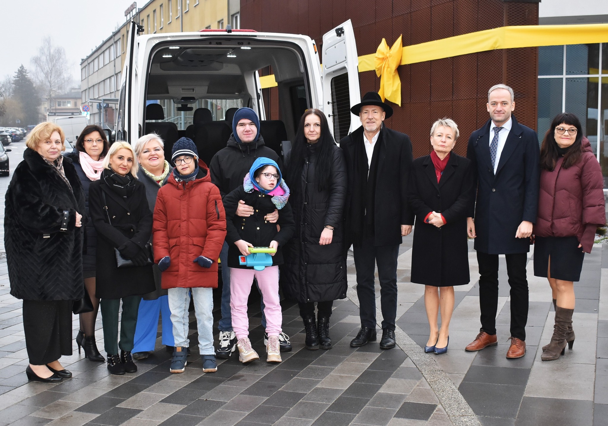 Nowy bus dla PSONI w Mikołowie. Pojedzie z dziećmi na terapię i integrację