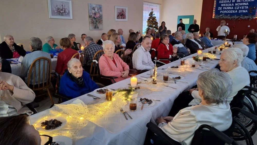 Wyjątkowa wigilia pensjonariuszy Domu Pomocy Społecznej „Senior”