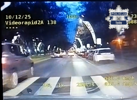Działania Policji w Tychach: 51 wykroczeń, w tym 5 za wyprzedzanie na przejściu dla pieszych