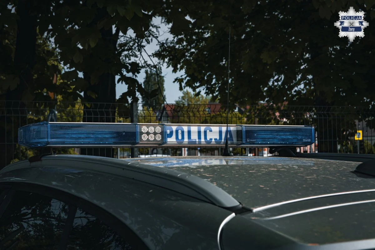 Policjanci z Żor zatrzymali dwie osoby poszukiwane