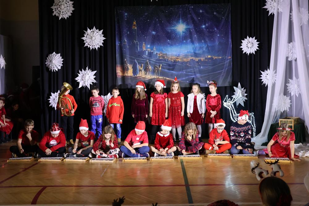 Jasełka „Wędrówka Gwiazdy” w Orzeszu – świąteczny nastrój w Szkole Podstawowej nr 7
