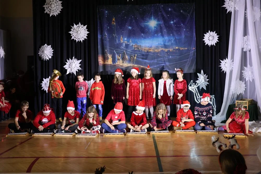 Jasełka „Wędrówka Gwiazdy” w Orzeszu – świąteczny nastrój w Szkole Podstawowej nr 7