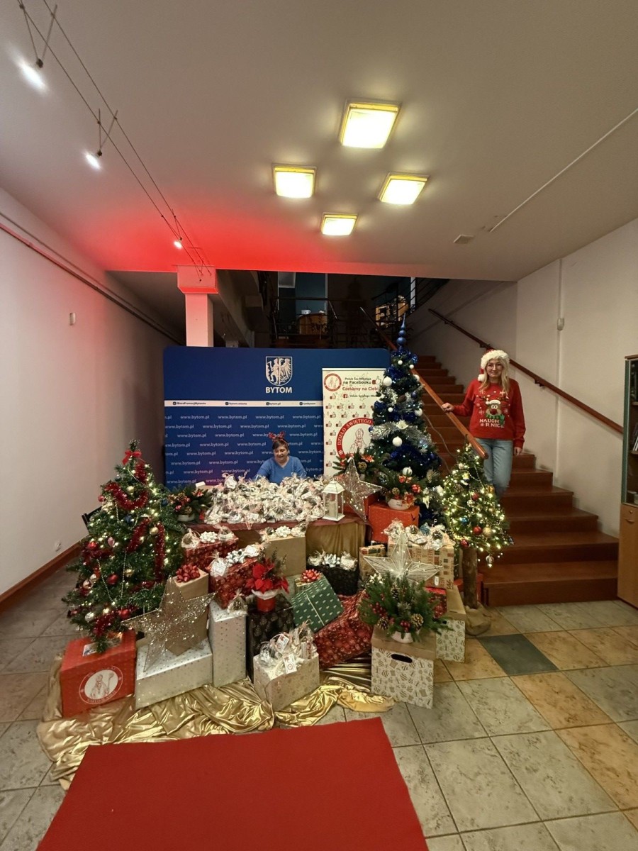 Dzieło Świętego Mikołaja i Mikołajobus – świąteczne prezenty dla potrzebujących