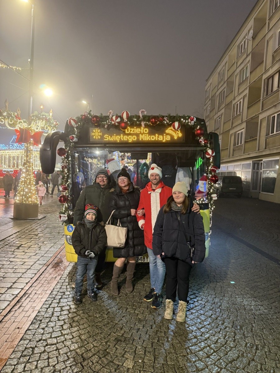 Dzieło Świętego Mikołaja i Mikołajobus – świąteczne prezenty dla potrzebujących