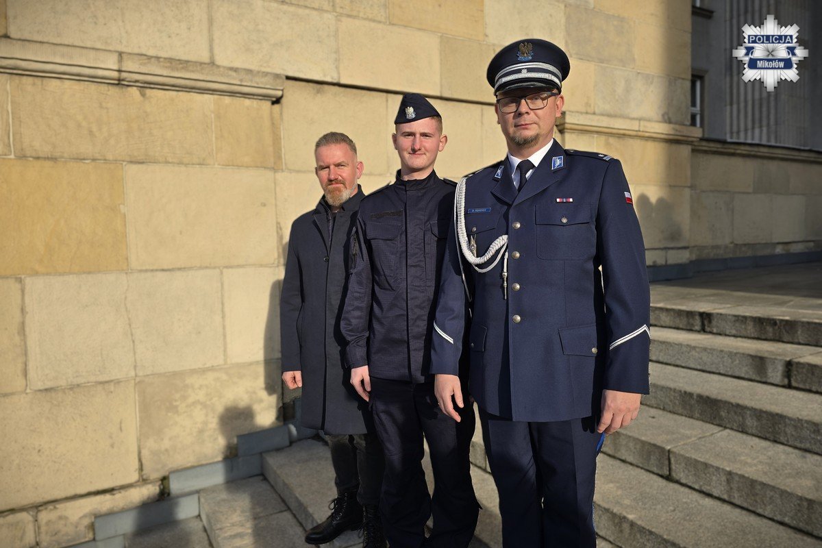 Ślubowanie 99 nowych policjantów w Katowicach. Wśród nich funkcjonariusz z Mikołowa