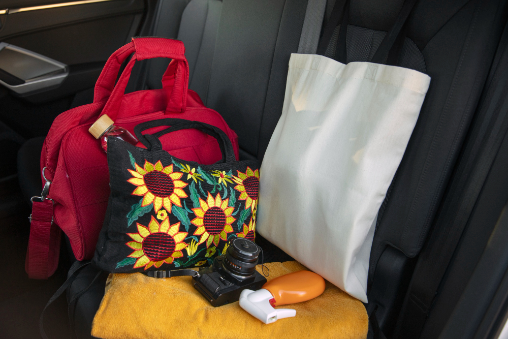 Policja apeluje o ostrożność – nie zostawiaj wartościowych przedmiotów w aucie!