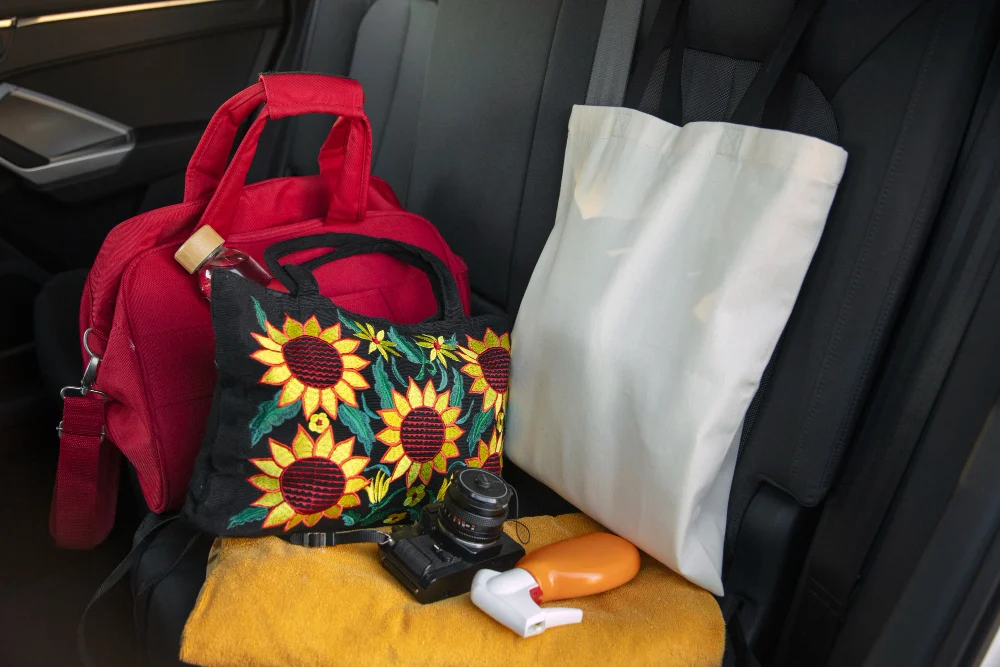 Policja apeluje o ostrożność – nie zostawiaj wartościowych przedmiotów w aucie!