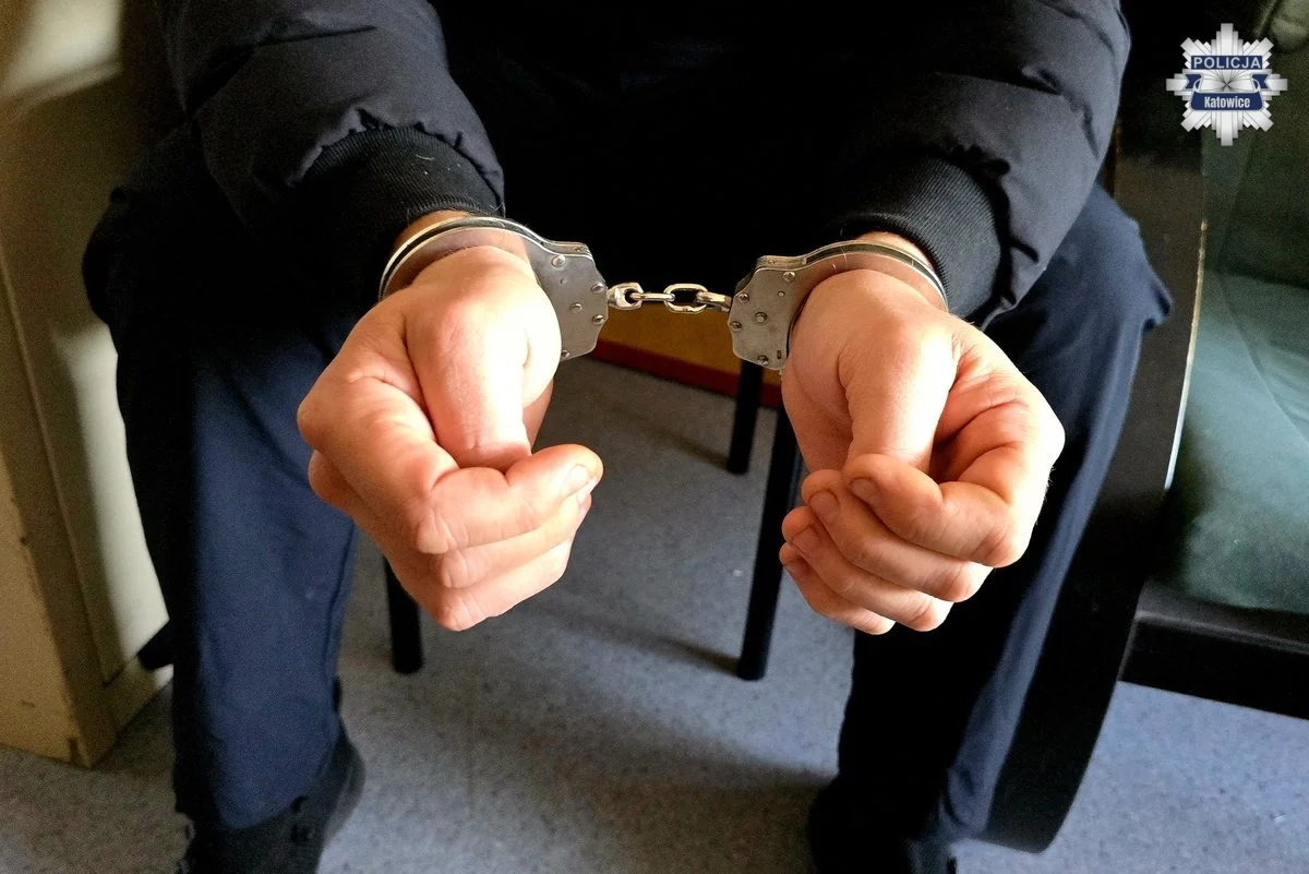 Napastnik zaatakował seniorkę w jej mieszkaniu. Kryminalni szybko go zatrzymali