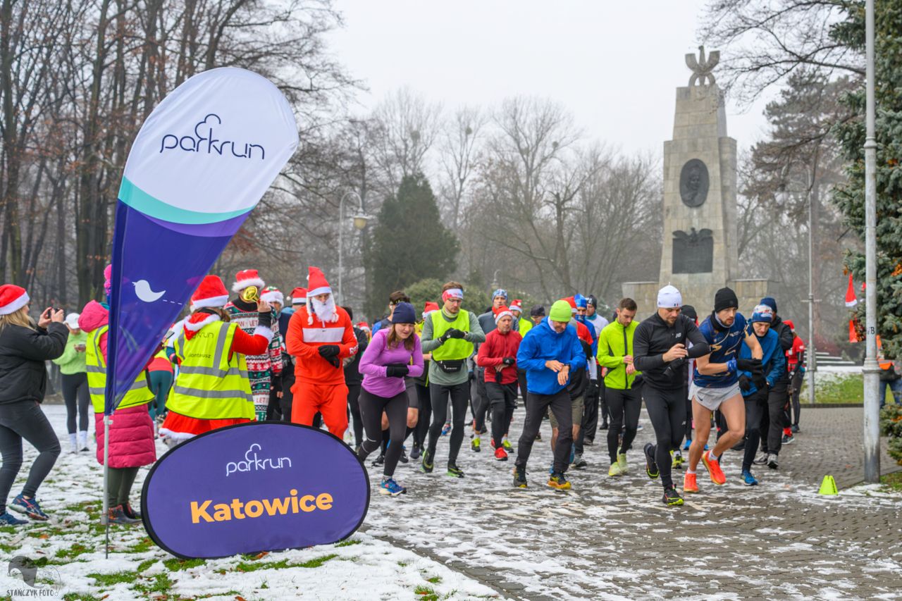 Przed nami parkrun Katowice w mikołajkowej edycji – bieg, zabawa i świąteczne przebrania
