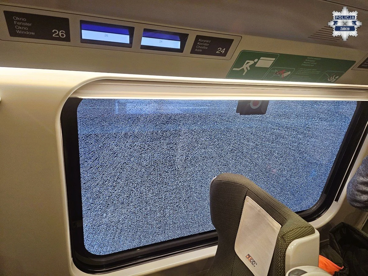 Uszkodzona szyba w pociągu Gdynia–Gliwice – policja pilnie poszukuje świadków!